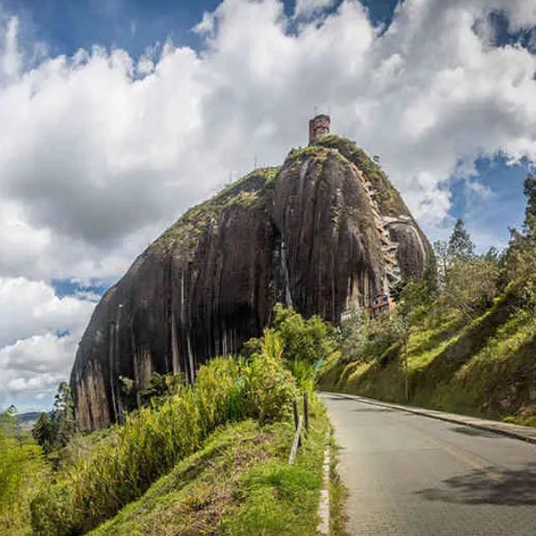 La Piedra del Peñol cumple 70 Años: Únete a la gran fiesta de conmemoración este 16 de Julio La Piedra del Peñol cumple 70 Años: Únete a la gran fiesta de conmemoración este 16 de Julio