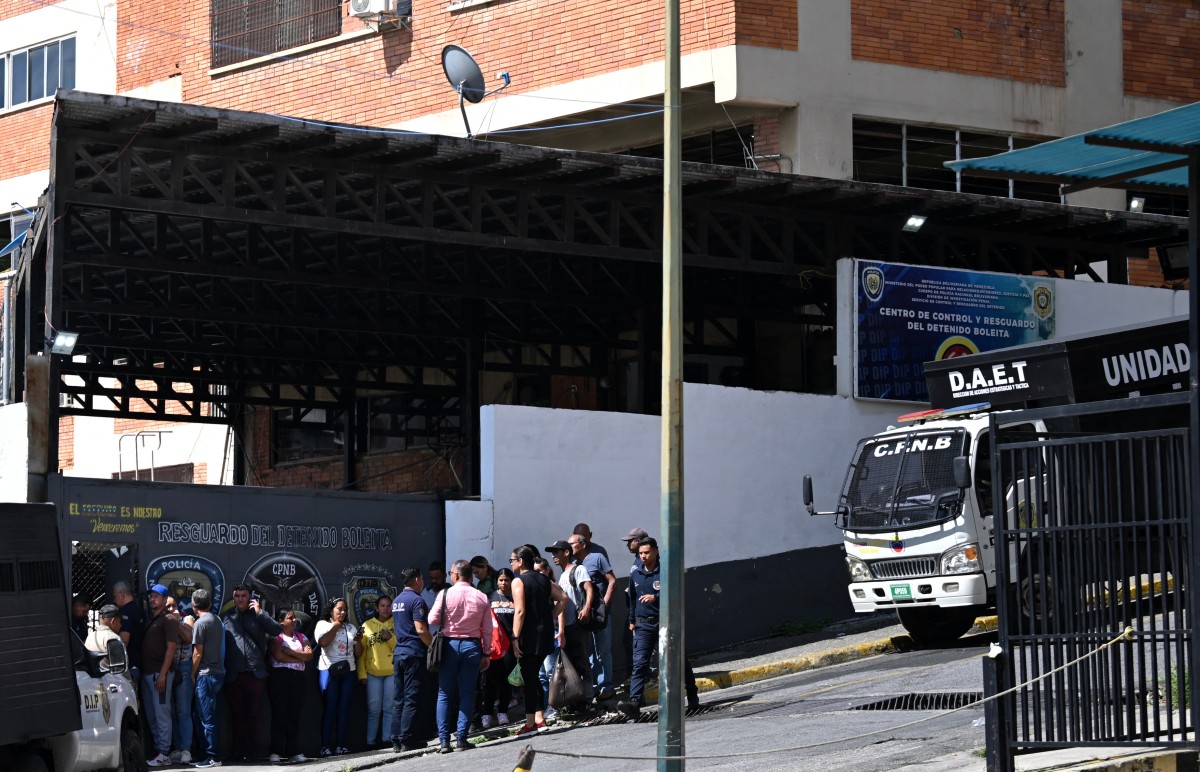 Masivas detenciones tras la reelección de Maduro sumergen a Venezuela en el miedo Masivas detenciones tras la reelección de Maduro sumergen a Venezuela en el miedo