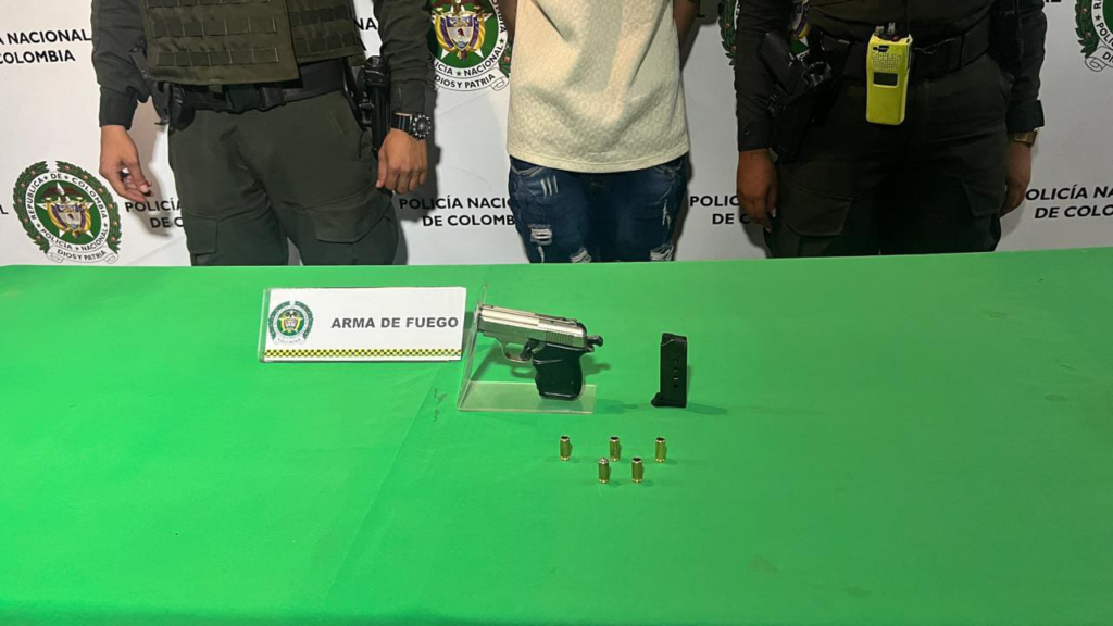 Policia capturo a hombre por porte ilegal de armas en Neiva Policia capturo a hombre por porte ilegal de armas en Neiva