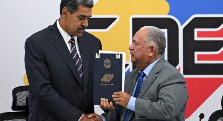 Falsificar los hechos y manipular la información es la estrategia para sostener la dictadura en Venezuela Falsificar los hechos y manipular la información es la estrategia para sostener la dictadura en Venezuela