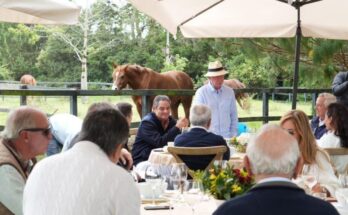 El encuentro de Vargas Lleras con empresarios paisas y Alvaro Uribe en una finca en Rionegro El encuentro de Vargas Lleras con empresarios paisas y Alvaro Uribe en una finca en Rionegro