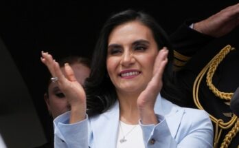 Suspenden temporalmente del cargo a la vicepresidenta de Ecuador; es su segunda sanción Suspenden temporalmente del cargo a la vicepresidenta de Ecuador; es su segunda sanción