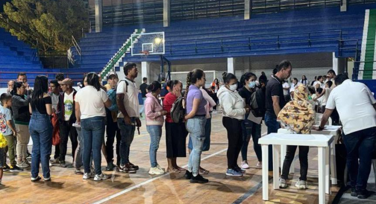 Quiénes atienden a 11 mil campesinos que huyen del Catatumbo Quiénes atienden a 11 mil campesinos que huyen del Catatumbo