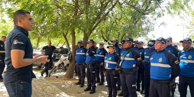 Tránsito de Soledad prohíbe a los agentes el uso de pasamontañas y taparse el apellido Tránsito de Soledad prohíbe a los agentes el uso de pasamontañas y taparse el apellido