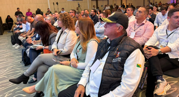 Alcalde Roberto Jiménez presenta megaproyectos de Dosquebradas ante el Gobierno Nacional en el Plan Nacional de Desarrollo Alcalde Roberto Jiménez presenta megaproyectos de Dosquebradas ante el Gobierno Nacional en el Plan Nacional de Desarrollo